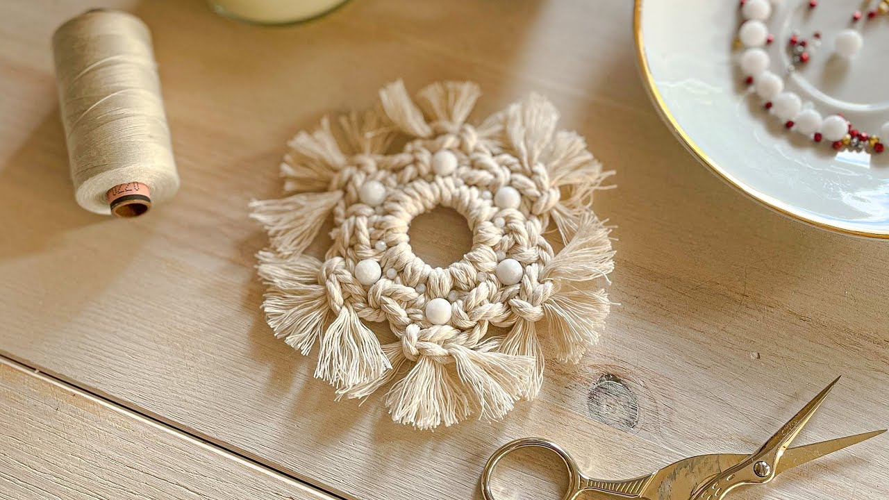 Diy návod macramé vánoční ozdoba s korálky – vločka