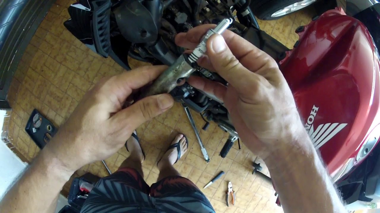 Como trocar as velas da cb500F ??