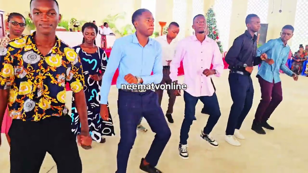 CHINI YA MKONO WAKO BWANA || KWAYA YA VIJANA KKKT KWEMBE || IBADA YA JUMAPILI 04.01.2026 