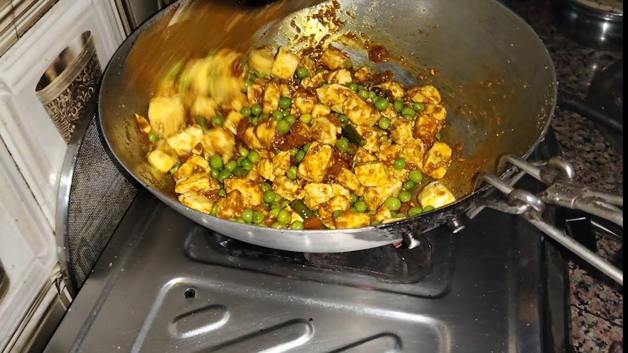 Aaj paneer mattar bnaya 😋