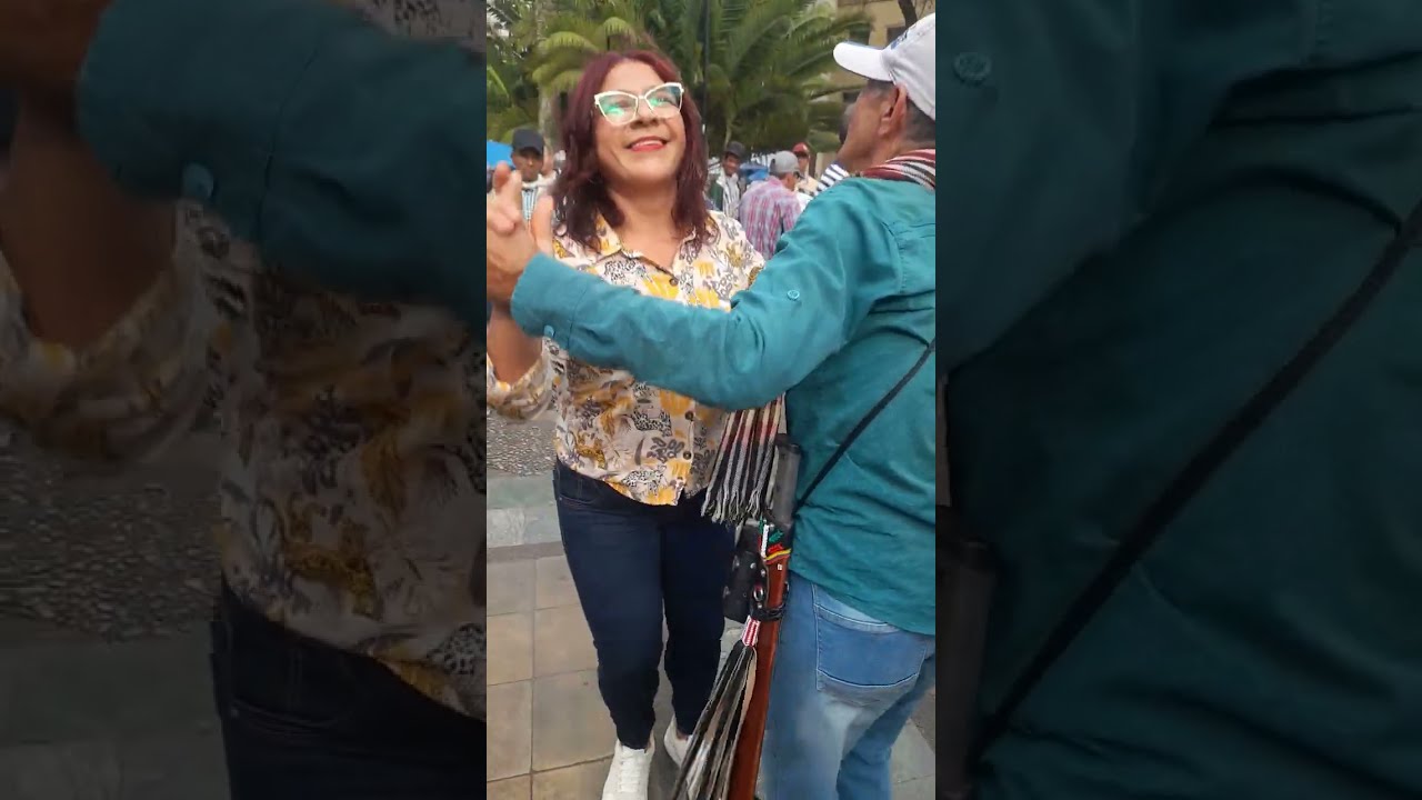 solterito y sin compromiso. los fuertes de la parranda y que siga la fiesta
