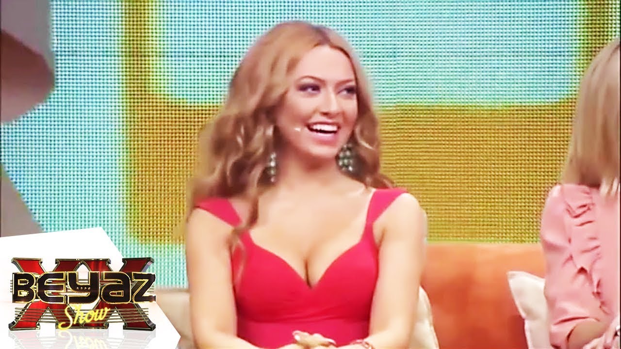 Beyaz, Mini Elbiseli Hadise'nin Bacaklarını Örttü - Beyaz Show