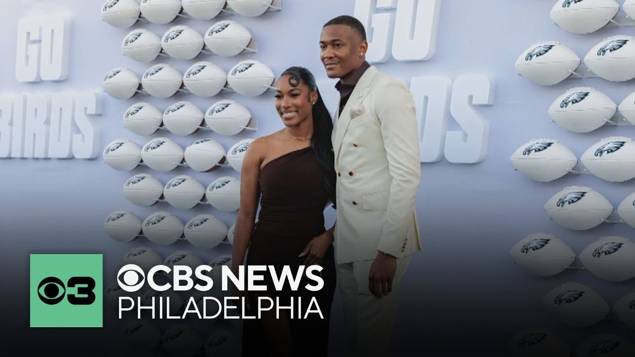 Eagles WR DeVonta Smith, his fianc&eacute;e helped surprise a cancer patient with jersey