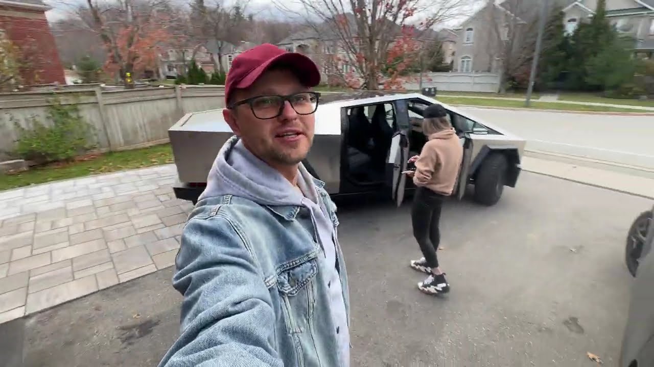 Перші враження Tesla CyberTruck in Toronto