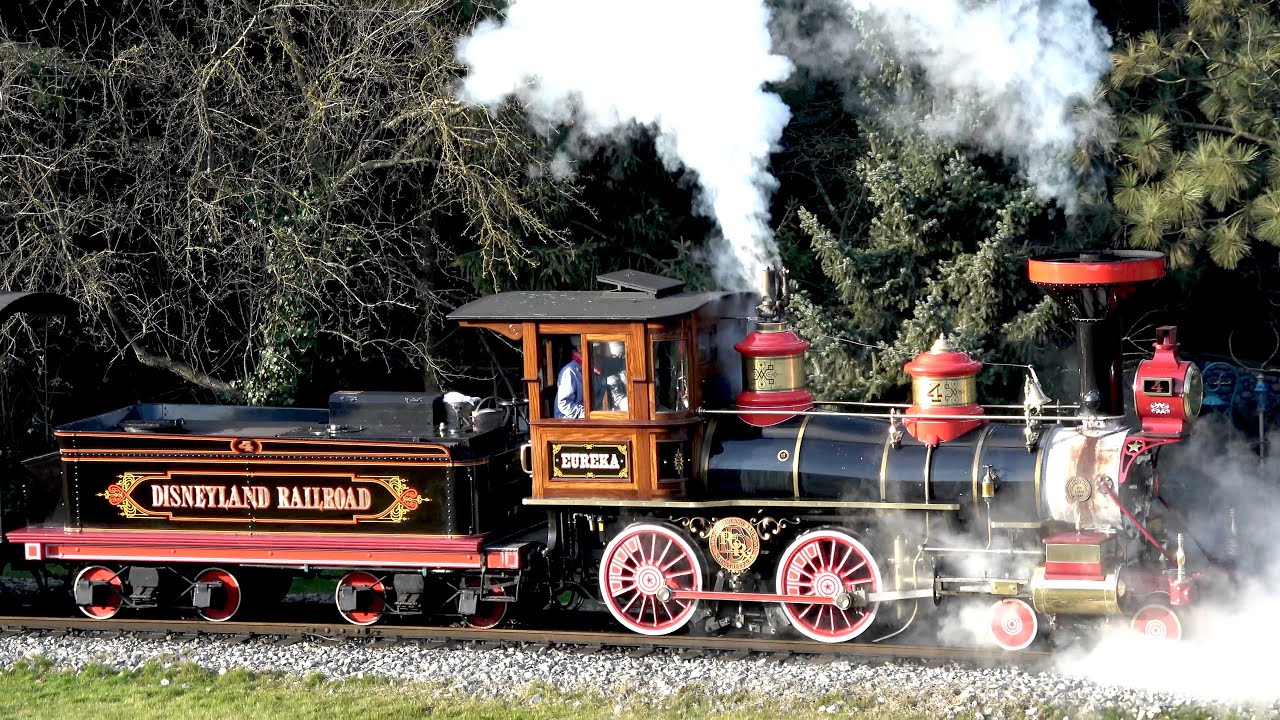 Паровые поезда Disneyland Railroad в Диснейленде в Париже