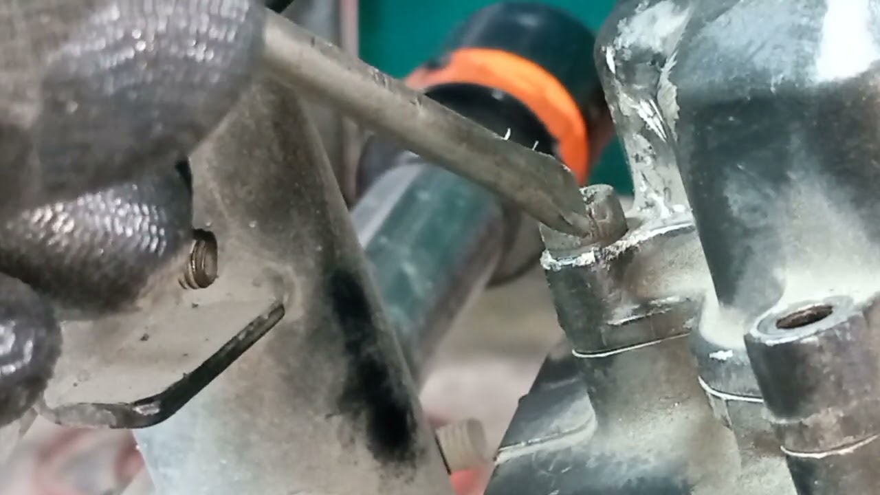 solusyon para matanggal Ang nabilog na tornilyo sa ipit na pwestong makina🤣
