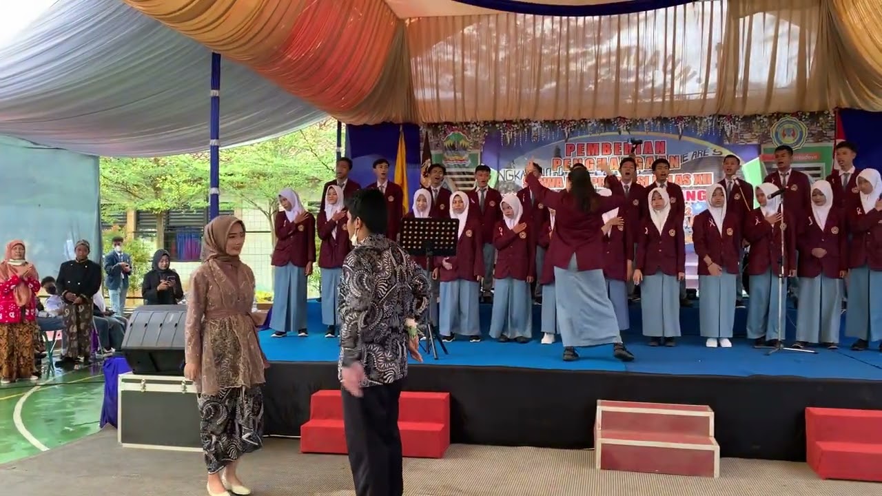 PADUAN SUARA SMA NEGERI 1 SAMPANG  | PEMBERIAN PENGHARGAAN SISWA BERPRESTASI KELAS XII 2021/2022