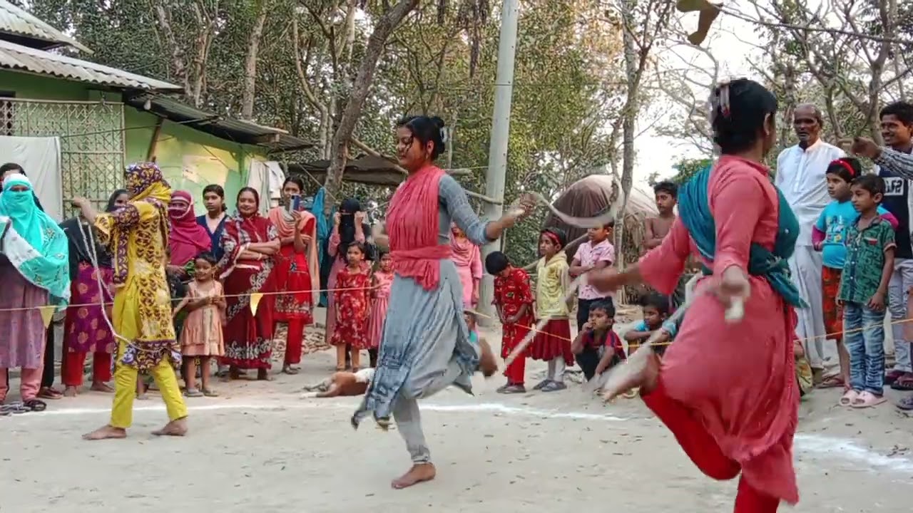 গ্রামের মেয়েদের বেত খেলার প্রতিযোগিতা।