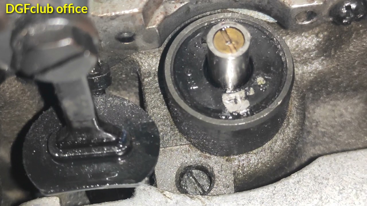sewing machine repair কিভাবে হুকে তেলের লাইন ঠিক করবেন