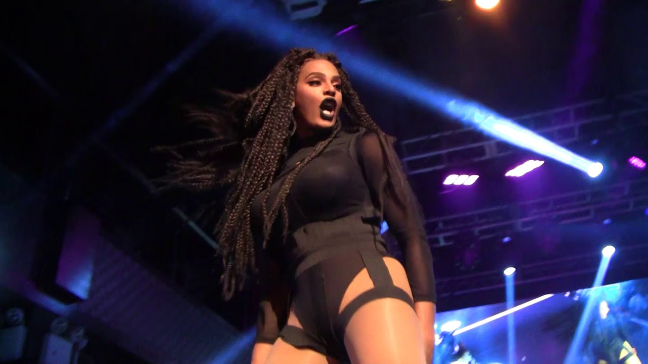 Battle on the Runway (NYC) - Tyra Sanchez