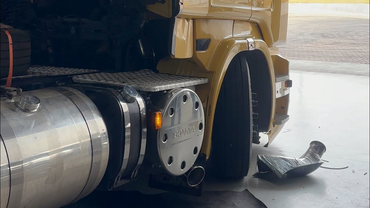 Scania V8 620 com difusor de escapamento