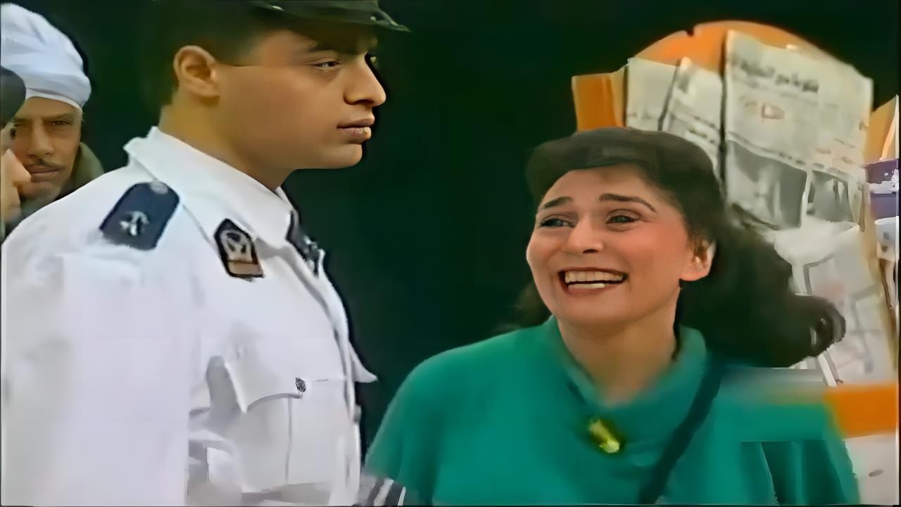 ازاي المشهد ده عدى كده 😂😂 المشهد اللي اتسبب فى سجن سهير البابلي لما خرجت عن النص وشتمت الظابط 🤣🤣
