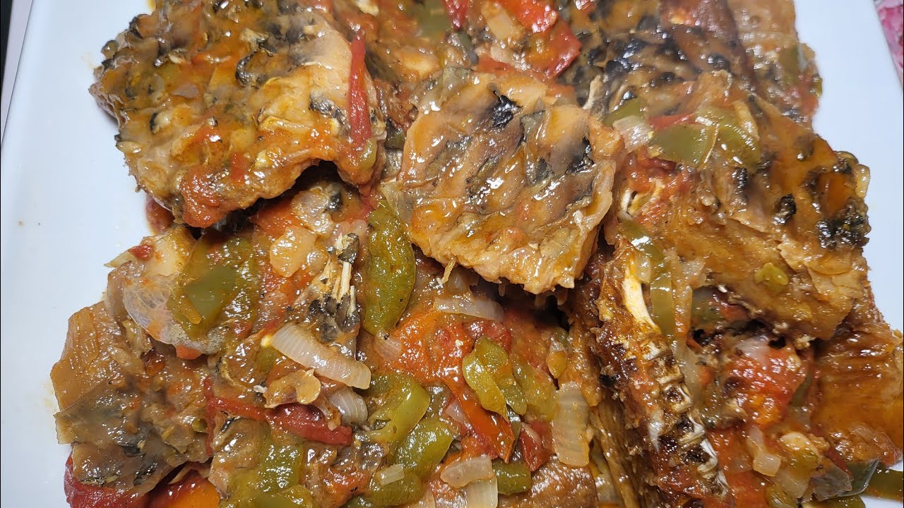 salt fish,poisson salé, makayabu à la sauce tomate