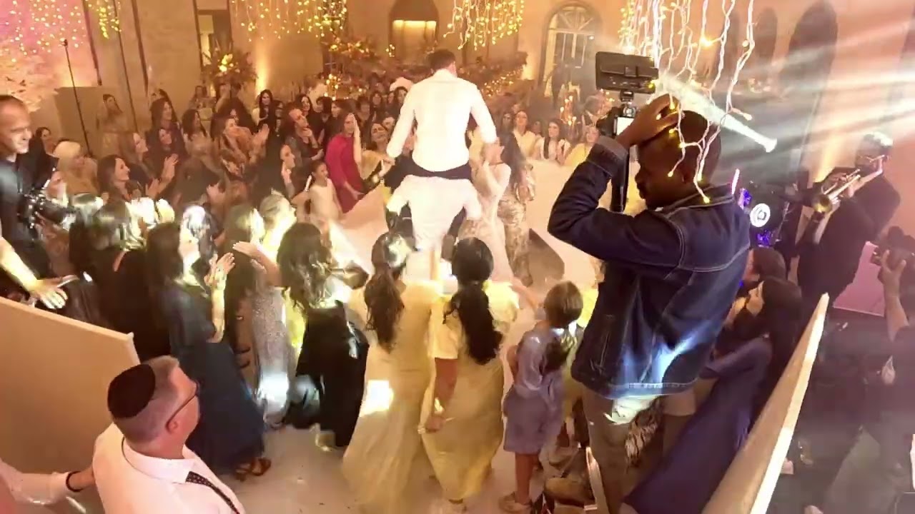 Mazel tov to Leib meltzer & Shayna Levitt 