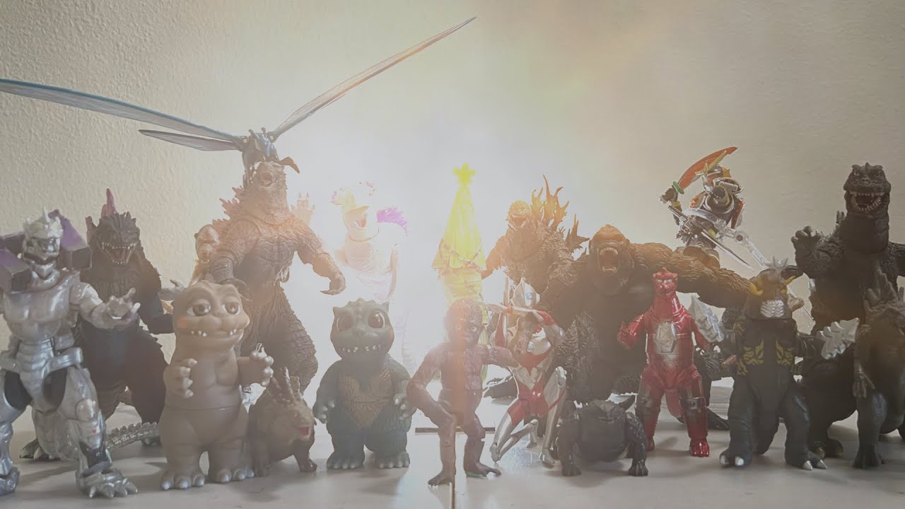 Christmas with Godzilla (Godzilla stop motion)