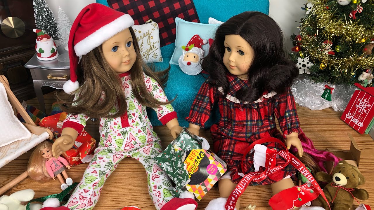 Decorating the dollhouse for Christmas!