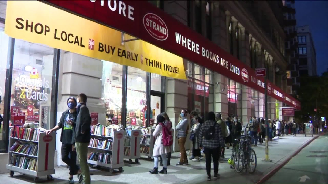 Book lovers line up at Manhattan's The Strand as it fights for survival