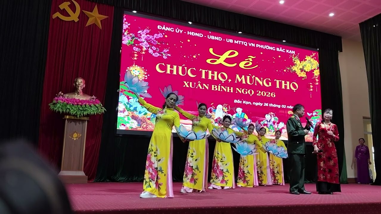 Đường bốn mùa xuân đức mạnh và thanh xuân 