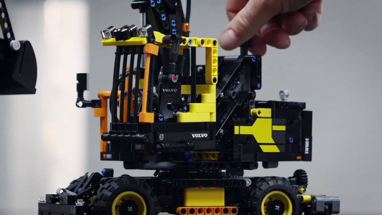 Designer Workshop: Designer Workshop: Volvo EW160E - LEGO Technic videos - LEGO.com