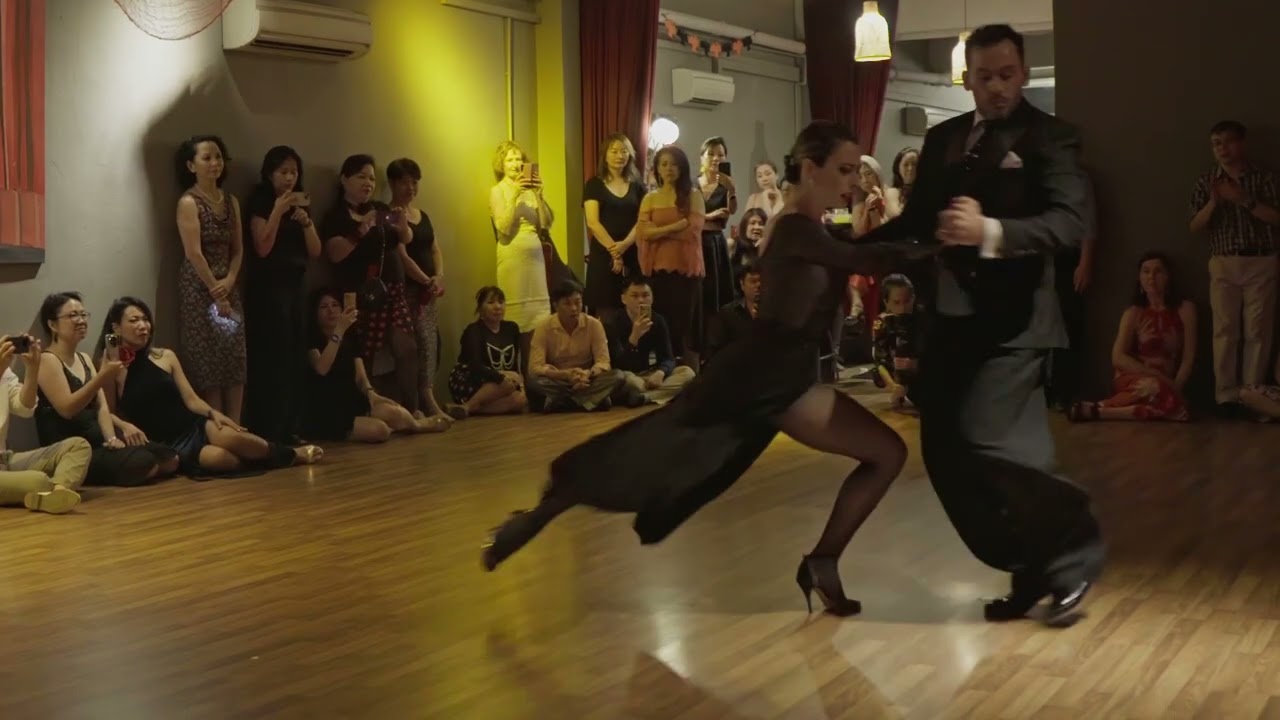 Deep and dark Piazolla's Fracanapa Argentine Tango Sebastian Acosta y Laura D'Anna at Fame Studio KL