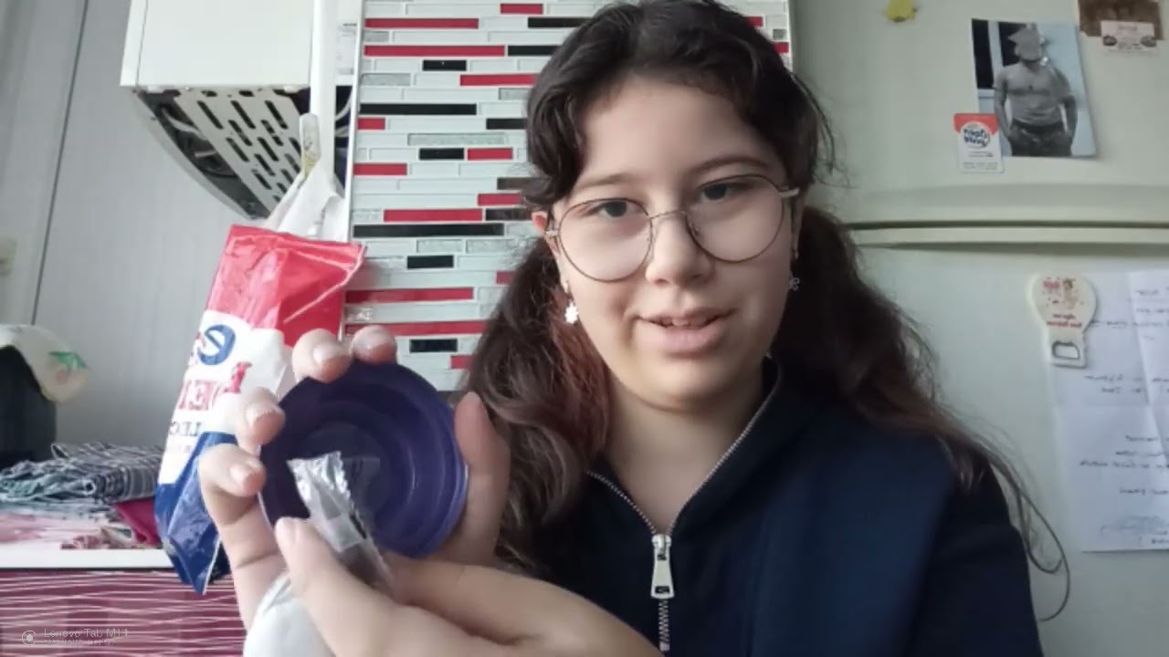 Atıştırmalıkları açtım oyuncakları çok güzel umarım beğenirsiniz iyi seyirler