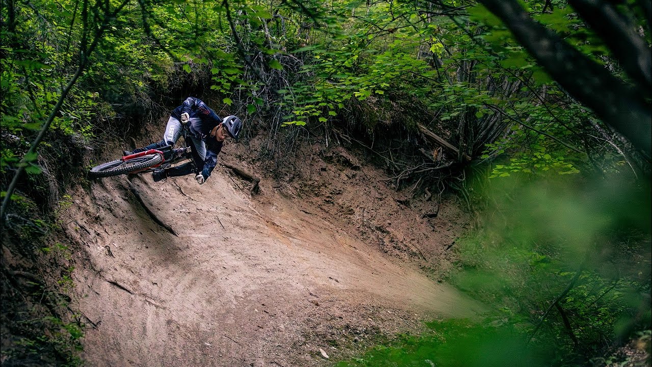 Seriously Fun : Reece Wallace sur son VTT Electrique Enduro Reign E+