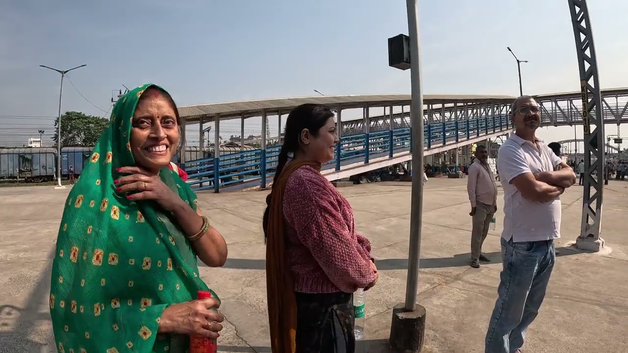 Bride on duty || Bhai arrived at station