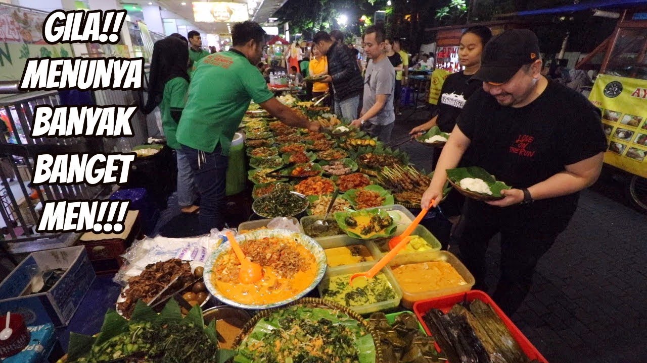 PADA ANTRI MAKAN LESEHAN DISINI MEN!!!