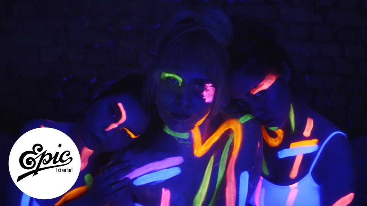 Damla Topçu - Tek Derdim | Official Music Video