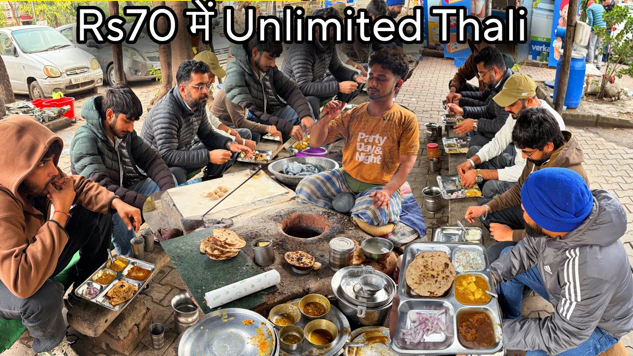 5 Star Hotel के Chef ज़मीन पर बैठ कर सिर्फ Rs70 मे खिला रहे Unlimited खाना||Underground Tandoor Dhaba