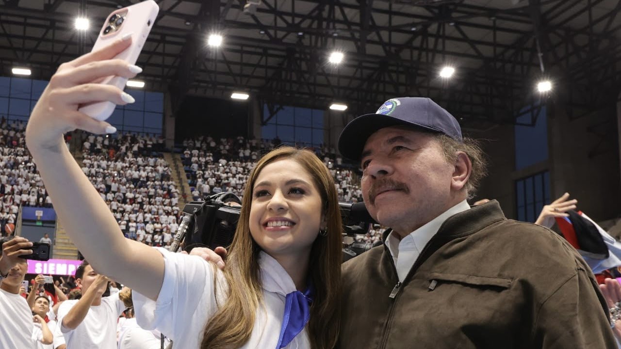Daniel y Rosario participan en clausura del Congreso de Juventud Sandinista 