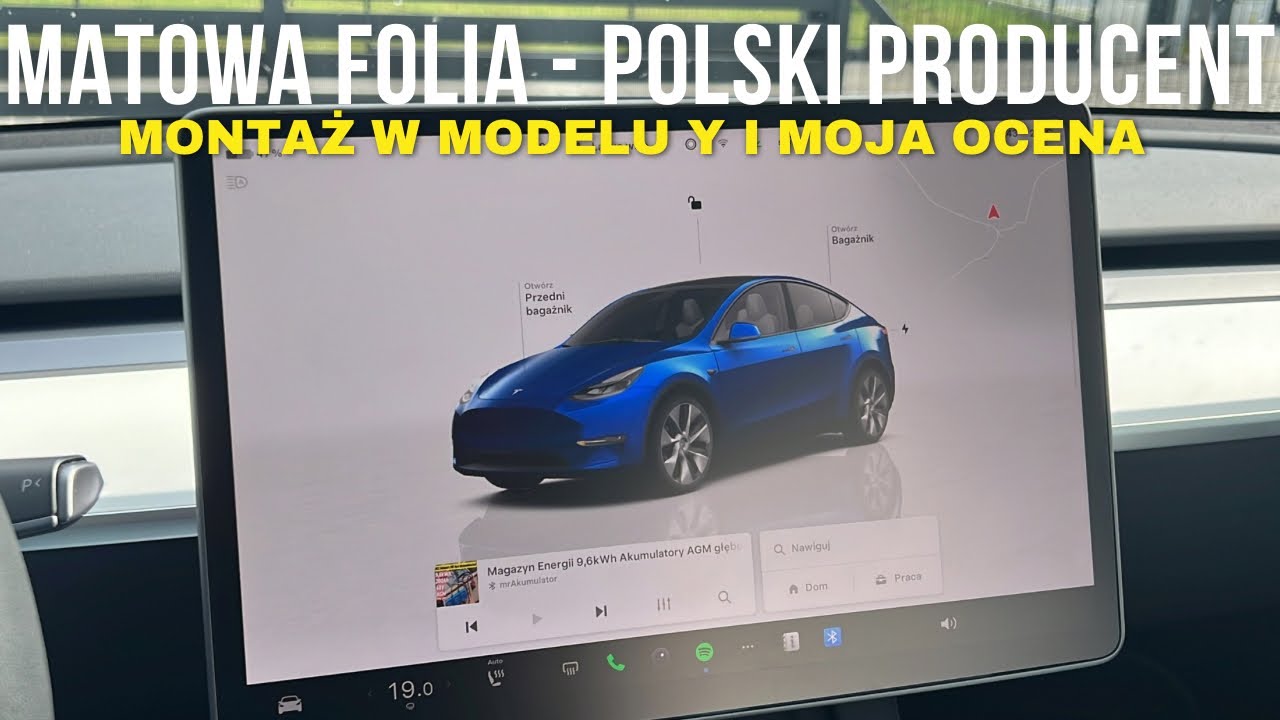 Montaż matowej folii GRIZZ Protector na ekranie Tesla Model Y