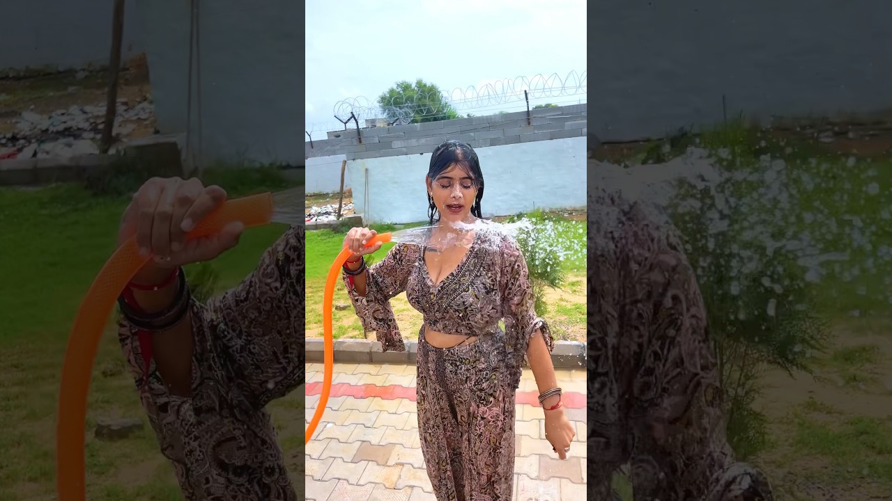 बहुत मजा आ रहा है नहाने में आ हा 🥰 #meenu #trending #ytshorts #youtubeshorts