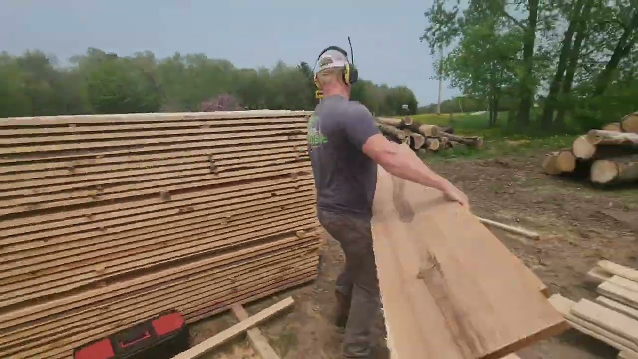 Quarter Sawing a Red Oak Log for a Client!!!