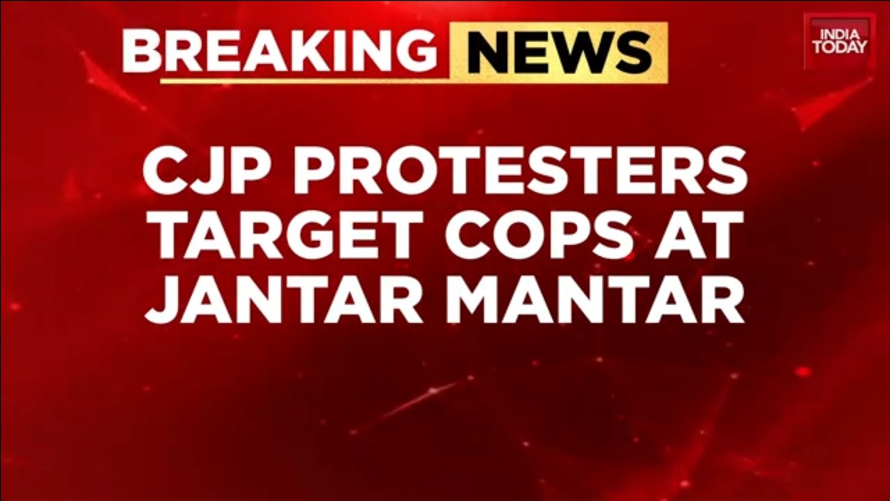 Breaking News: Huge Stone Pelting By CJP Protesters, Delhi Police Personnel Injured | India Today