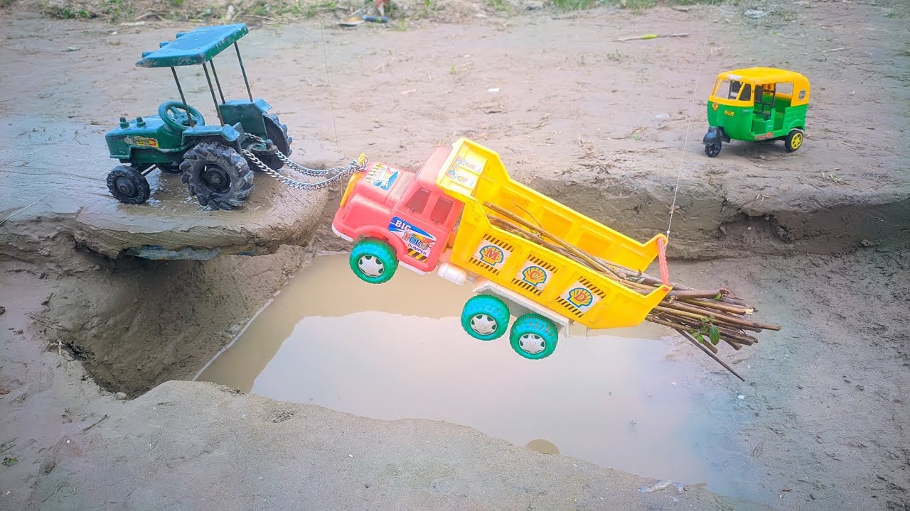 Toy Tractor & JCB Rescue Mission 🚜🚧 | Truck Accident Toy Story | Kids Construction Toys Video