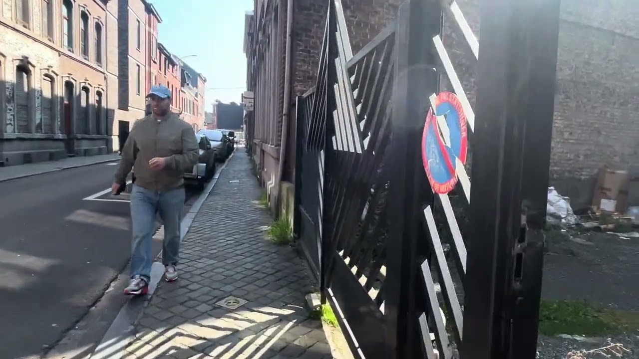 5-Minute Relaxing Walk in Li&egrave;ge | No Editing | Amateur ASMR Walking