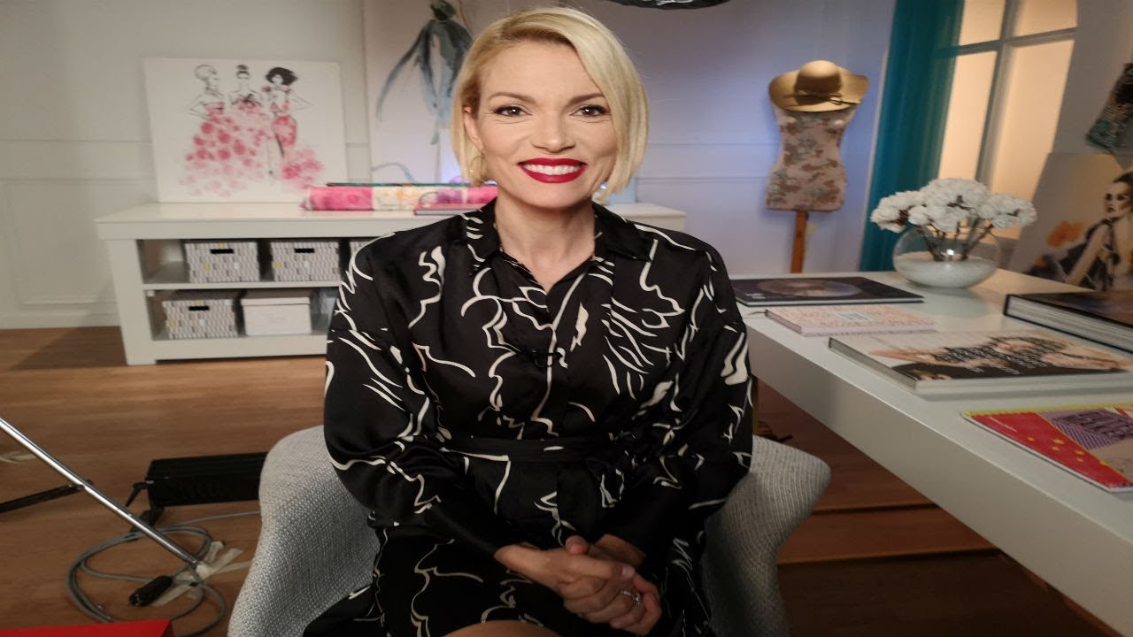 Shopping Star - 3.12.2018  «Κομψή με πουλόβερ»