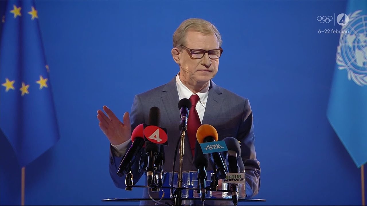 Hysteriskt roligt n&auml;r Robert Gustafsson g&ouml;r &ldquo;Bildt l&auml;ser tomten&rdquo; i Bingolotto Upp&hellip;  | TV4 & TV4 Play