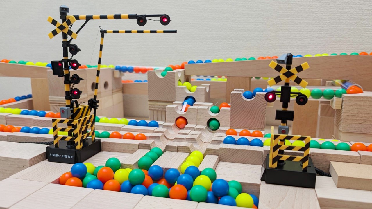マーブルランレース☆屈折式踏切＋透明パイプの発射台＋超くねくねボード＋HABA＋キュボロ