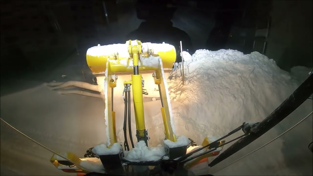 【大雪過ぎ！】道路の圧雪を剥ぎ駐車場を春にしていくいつもの幼稚園1 除雪車の車窓から 207