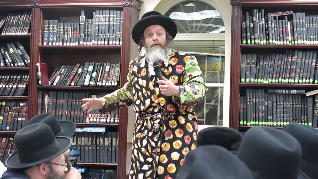 Original Admor M'Chatzatzk performing at Ridnik Sheva Brachos part 2