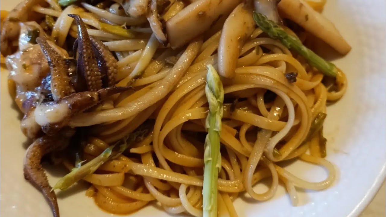 Linguine alle seppie e asparagi 🤩Una pasta così buona non smetterai mai di prepararla😋😋