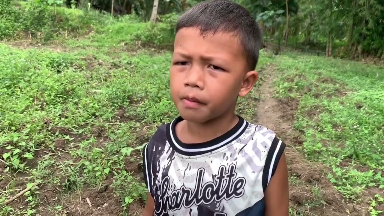 Ge hold up kaluoy sa mga bata