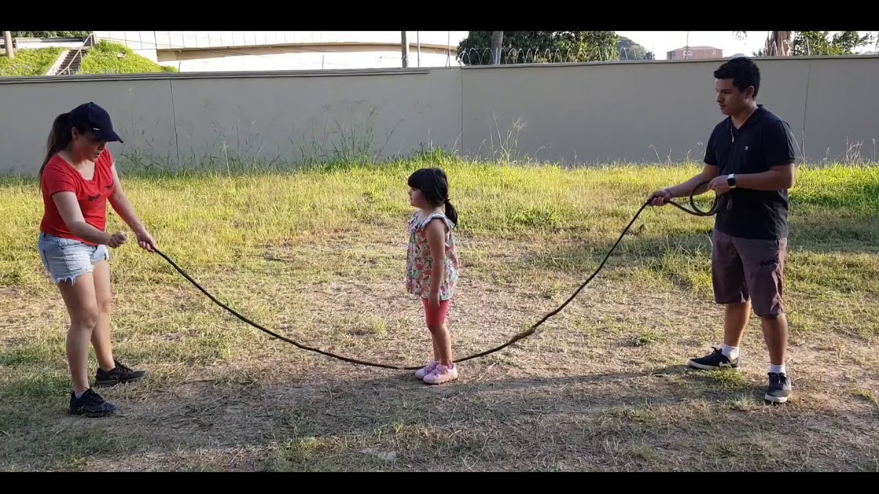 ❤❤❤ Brincadeira de criança na quarentena. Lolô pula corda pela primeira vez