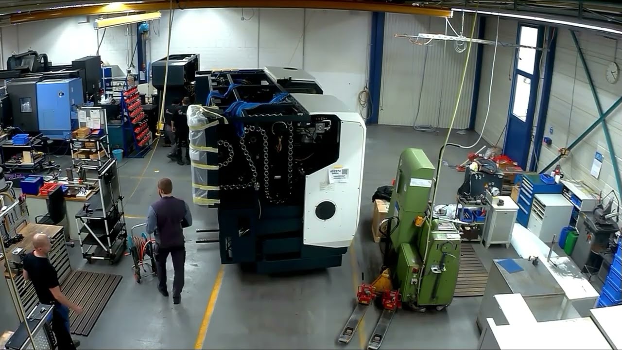 Anlieferung des neuen CNC Dreh-Fräs-Zentrums bei HERMANN BILZ