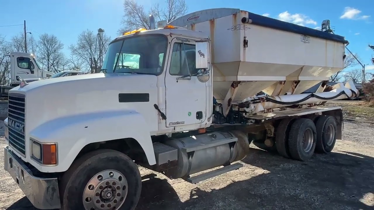 2003 Mack MaxiCruise Dry Tender Truck