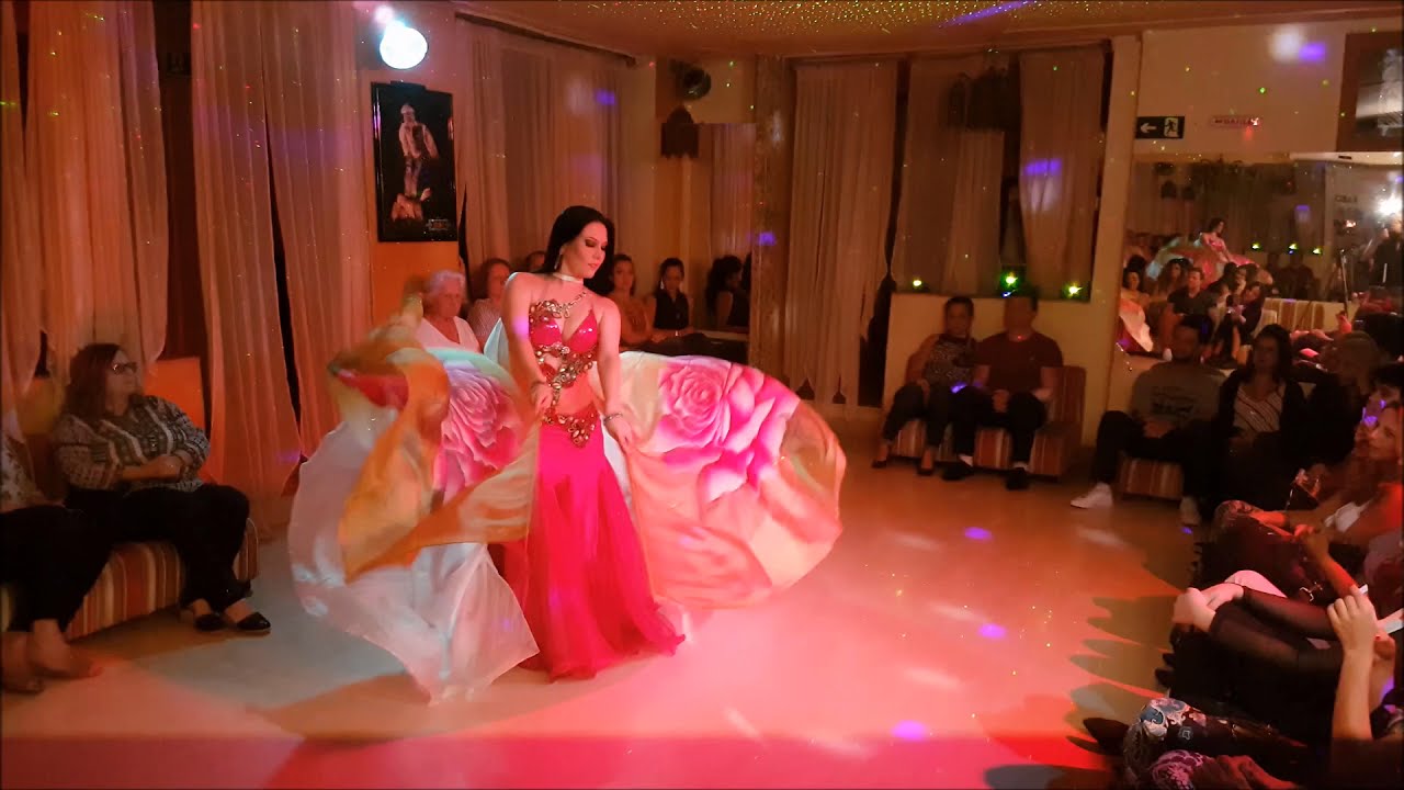 Superstar Harém Ana Claudia Borges - Dança com véu wings