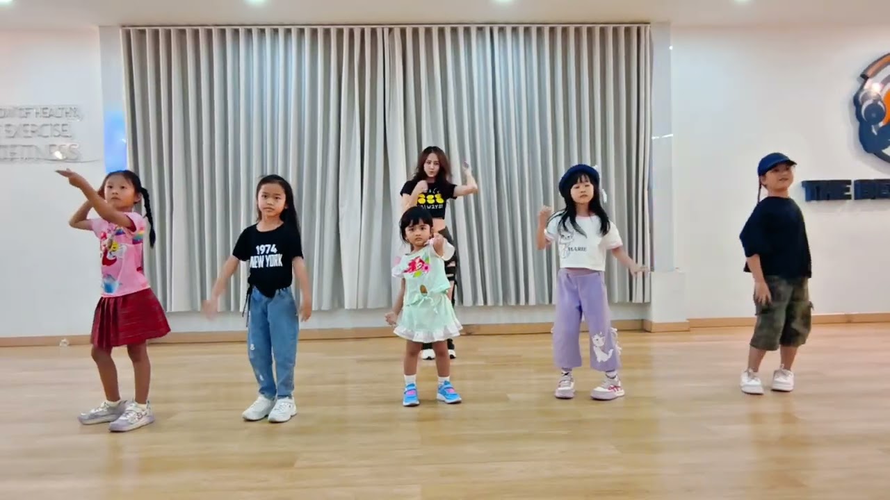 คลาส kid's dance สาขาสัตหีบ 😍 ทุกวันเสาร์ 13-14.00น.