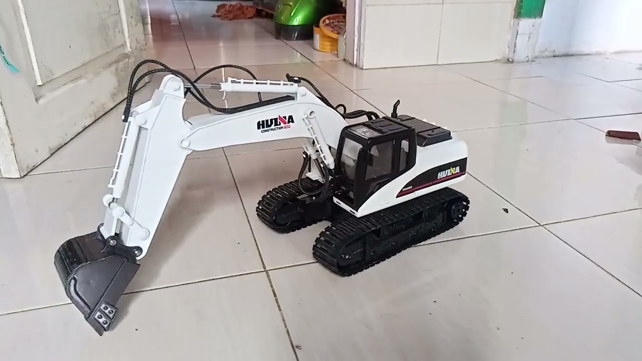 RC EXCAVATOR HUINA 1550 JALAN 